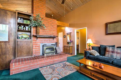 Kern River Home With Balcony, Fire Pit And Mtn Views!