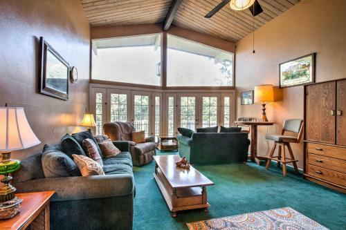 Kern River Home With Balcony, Fire Pit And Mtn Views!