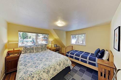 All-season Getaway - Serene Backyard With Hot Tub! Home