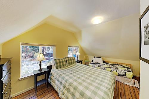All-season Getaway - Serene Backyard With Hot Tub! Home