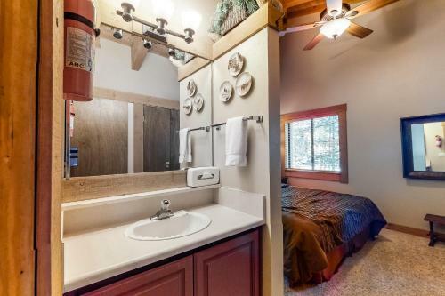 Aspen Grove Getaway