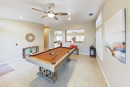 Lavish Home With Pool, Hot Tub, Game Room Home