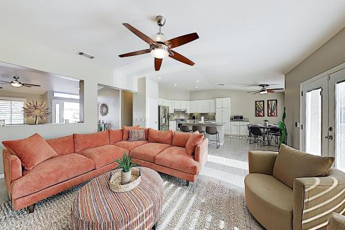 Lavish Home With Pool, Hot Tub, Game Room Home