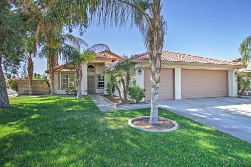 Beautiful La Quinta Getaway Golf, Hike, Explore!
