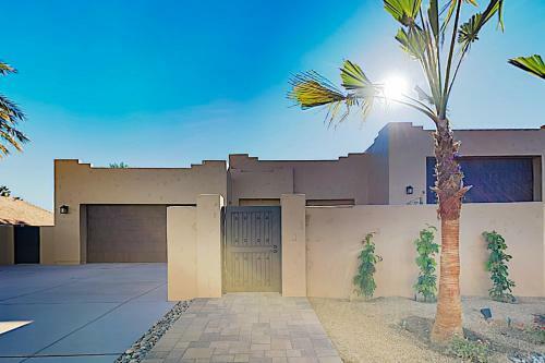 New Listing! La Quinta New-build With Mountain Views Home