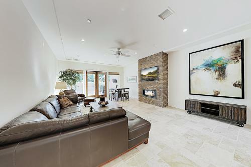 New Listing! La Quinta New-build With Mountain Views Home