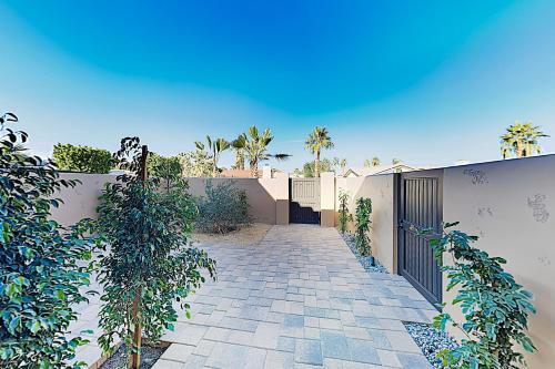 New Listing! La Quinta New-build With Mountain Views Home