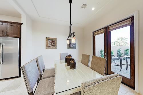 New Listing! La Quinta New-build With Mountain Views Home