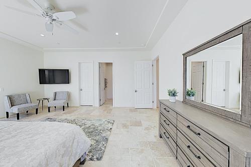 New Listing! La Quinta New-build With Mountain Views Home