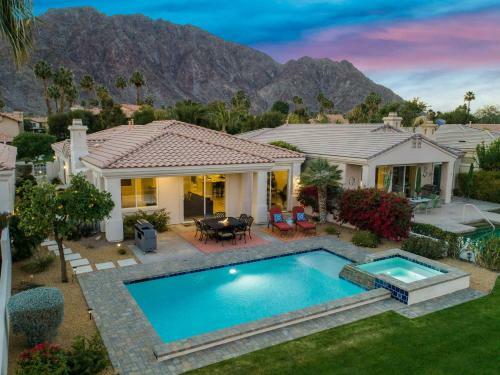 Desert Oasis 5 Star Private Pool-spa-bbq And More