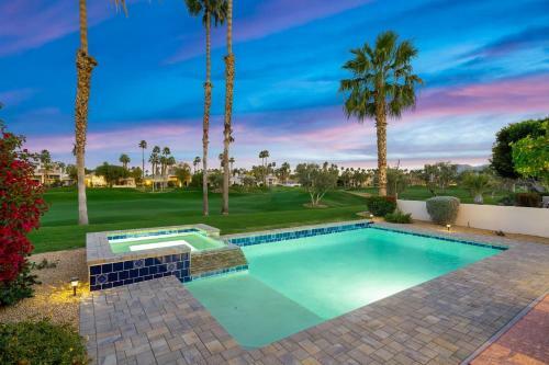 Desert Oasis 5 Star Private Pool-spa-bbq And More