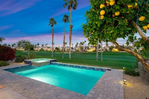 Desert Oasis 5 Star Private Pool-spa-bbq And More