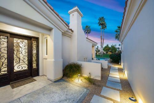 Desert Oasis 5 Star Private Pool-spa-bbq And More