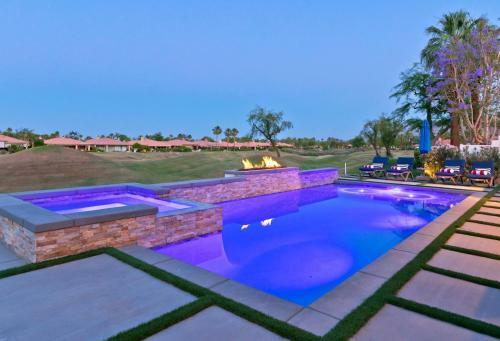 Rare Find-5 Star Rated-stunning Views-pool-spa