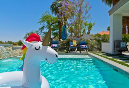 Rare Find-5 Star Rated-stunning Views-pool-spa