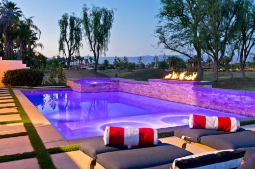 Rare Find-5 Star Rated-stunning Views-pool-spa