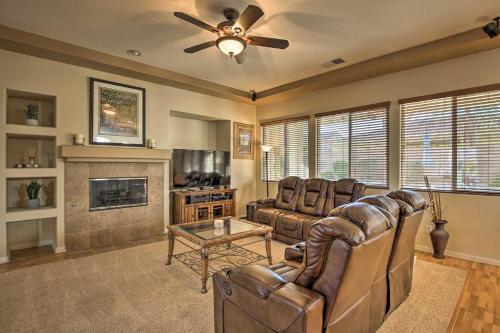 Spacious Retreat With Tiki Lounge And Pool Table!