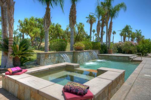 1 Rated Luxury Estate-pool Oasis 3br