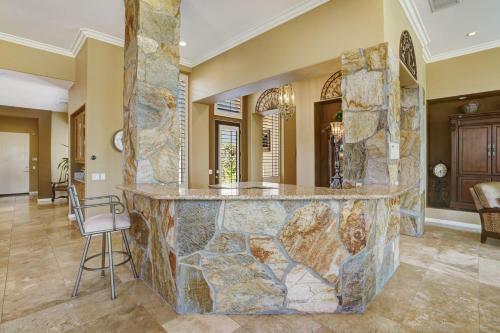 1 Rated Luxury Estate-pool Oasis 3br