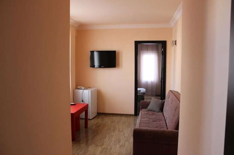 Dolphin Hotel