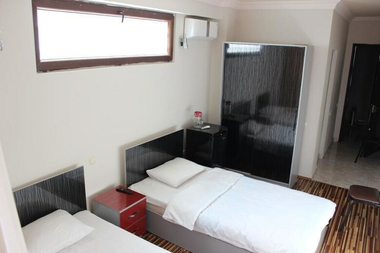 Dolphin Hotel