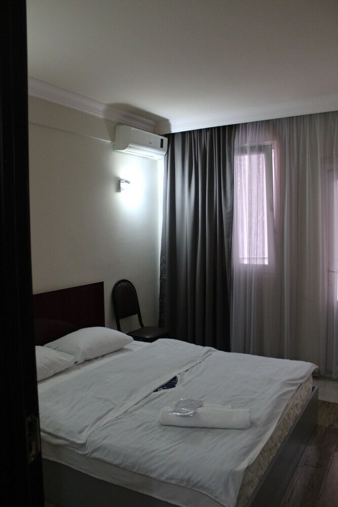 Dolphin Hotel