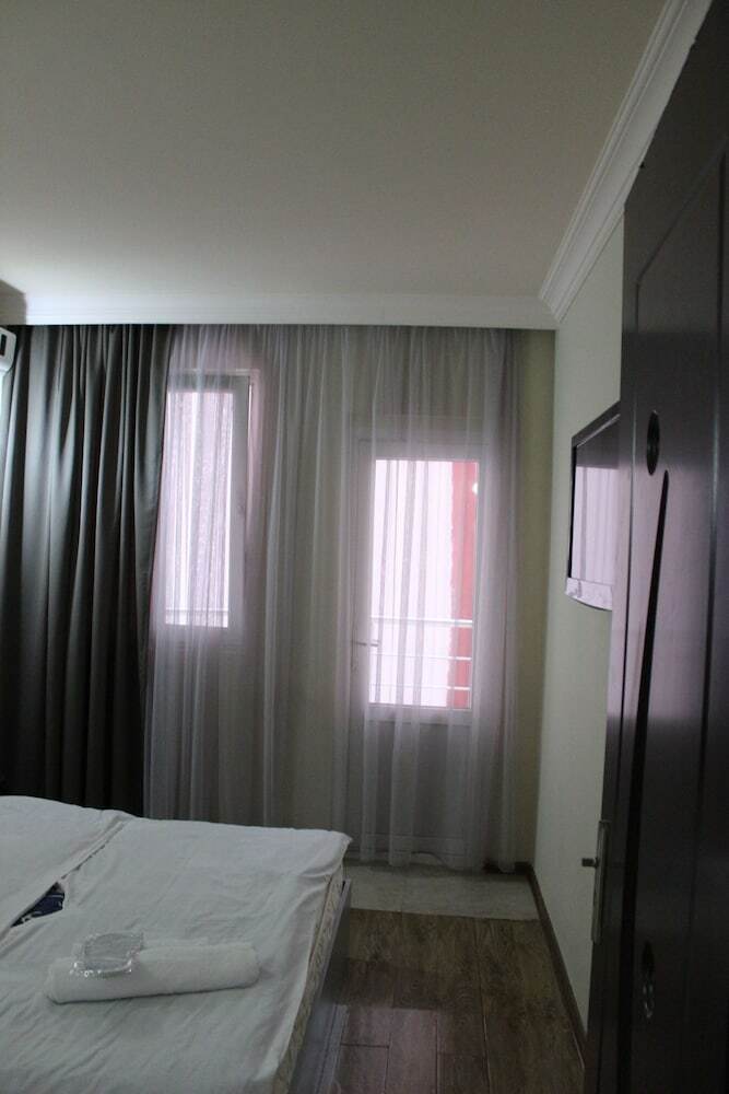 Dolphin Hotel