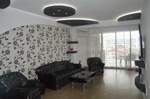 Irakli's Apartment With Terrace