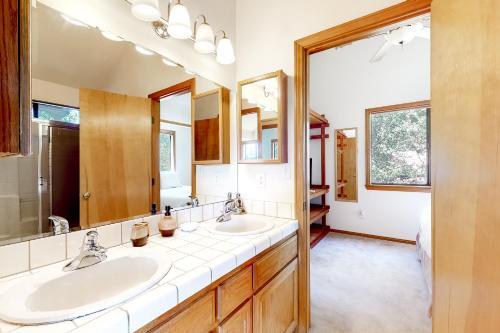 Lake Arrowhead Cabin Getaway!