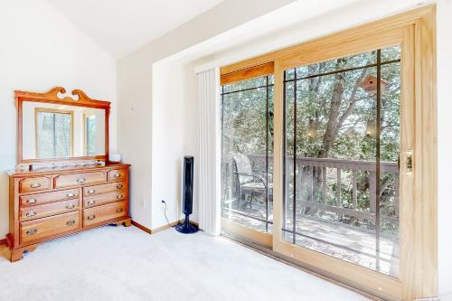 Lake Arrowhead Cabin Getaway!