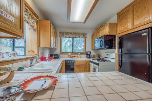 Lake Arrowhead Cabin Getaway!