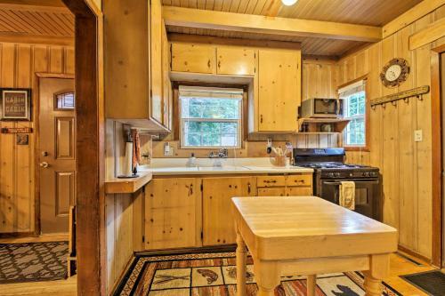 Vintage Snow White Cottage About 2mi To Village