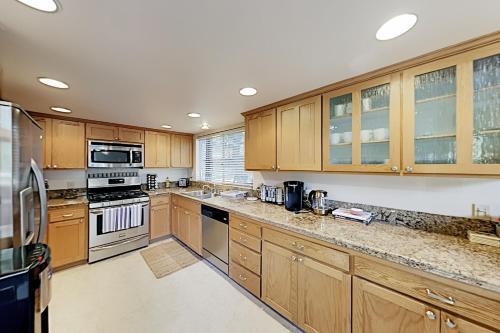 Luxe A-frame - Game Room, New Kitchen, Gas Firepit Home