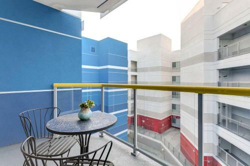 Apartamento One Bed/1bath + Private Balcony Walk To Beach