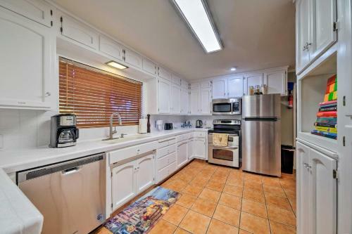 Downtown Lodi Luxury Home - 1 Mile To Lodi Lake!
