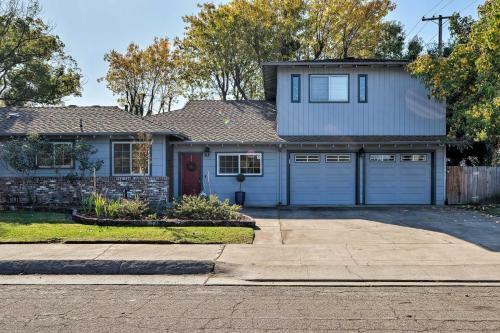 Downtown Lodi Luxury Home - 1 Mile To Lodi Lake!