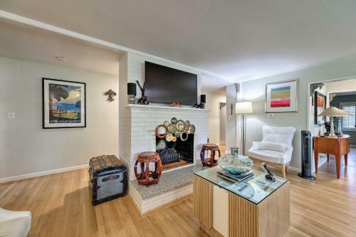 Downtown Lodi Luxury Home - 1 Mile To Lodi Lake!
