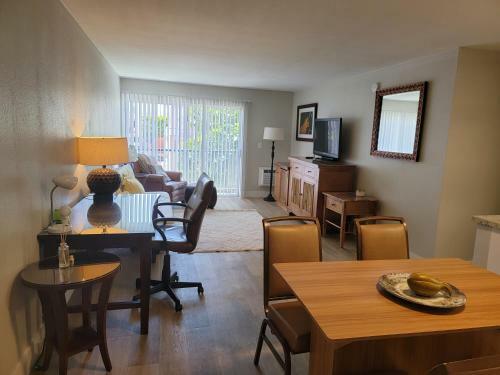 Hollywood Cosmopolitan Apartments