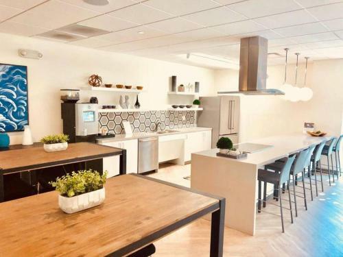 Apartamento Chic Hollywood Sign View Studio With Pool And Balcony