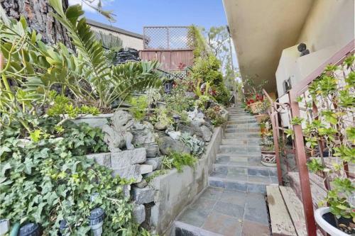 Secret Stairs Apt Hollywood Hills