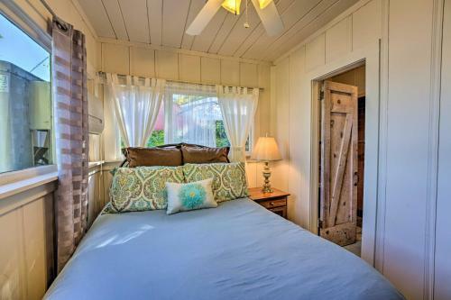 Romantic Lakeside Digs Near Wineries And Beach