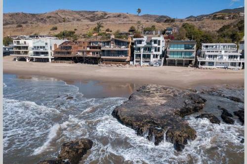 Luxury Malibu Beachfront Home-short Or Long-term