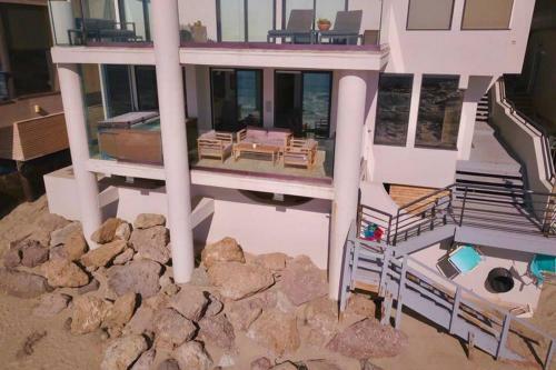 Luxury Malibu Beachfront Home-short Or Long-term