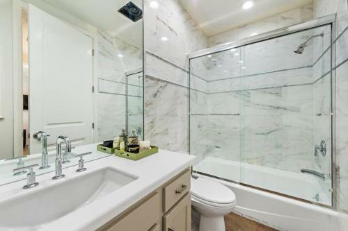 Luxury Malibu Beachfront Home-short Or Long-term
