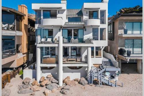 Luxury Malibu Beachfront Home-short Or Long-term