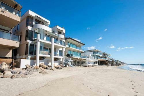Luxury Malibu Beachfront Home-short Or Long-term