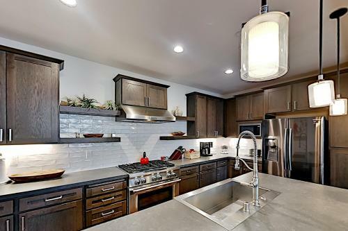 Apartamento Mountain-view Escape - Mins To Lifts, Golf, Dining Condo