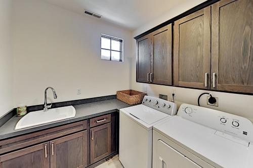 Apartamento Mountain-view Escape - Mins To Lifts, Golf, Dining Condo