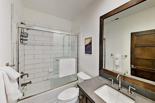Apartamento Mountain-view Escape - Mins To Lifts, Golf, Dining Condo