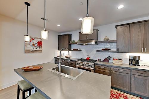 Apartamento Mountain-view Escape - Mins To Lifts, Golf, Dining Condo